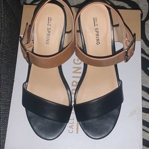 Like new Black and Tan Wedges